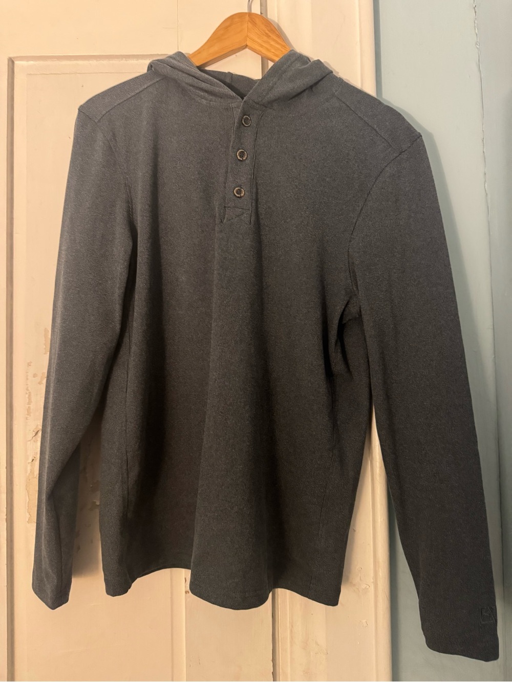 Avalanche Men's Hooded Long-Sleeve Shirt in Charcoal Gray Blue Small NWOT
